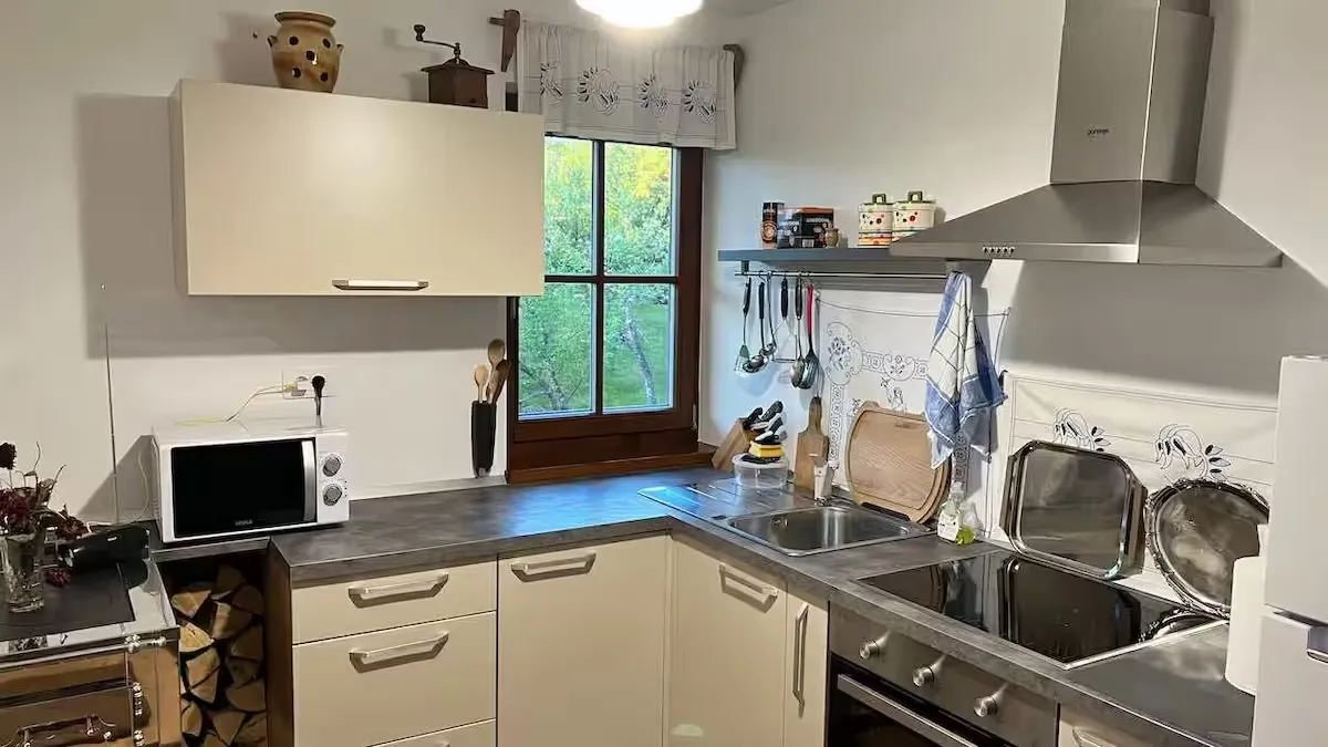 Moderna kuhinja z vsemi pripomočki