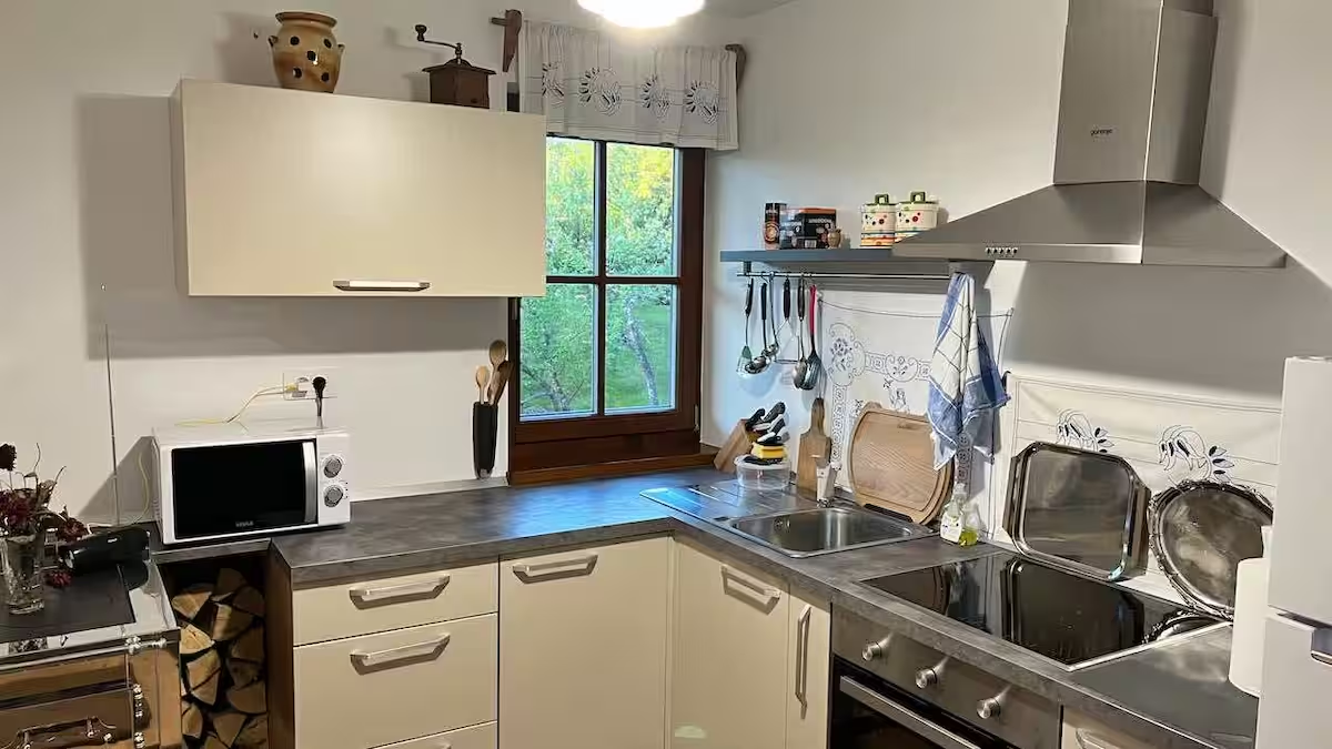 Moderna kuhinja z vsemi pripomočki